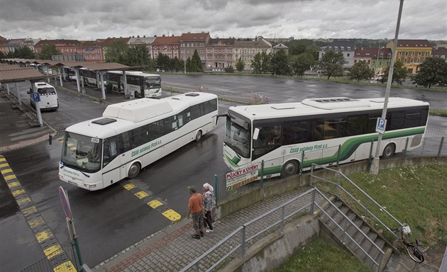 Do centra nedojedou. Cestující z Domažlicka musí vystupovat už na Borech