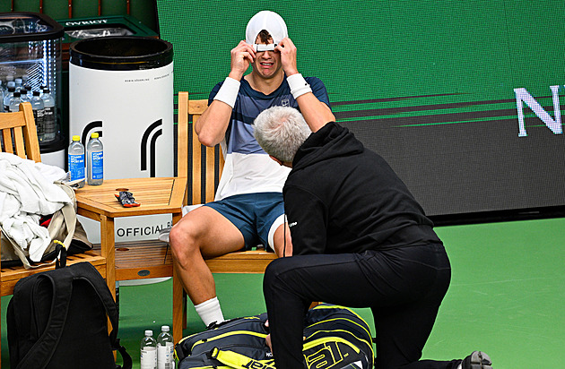 Děsivé zranění přímo v zápase. Světová desítka Rune si na kurtu přetrhl achilovku