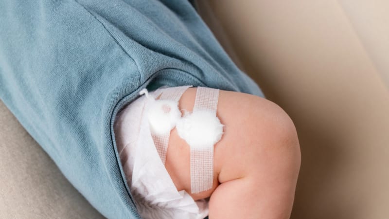 Kojenec zemřel po očkování: Polské úřady zjistily vady u vakcíny, nemocnice se hájí