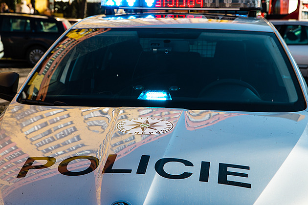 Žádná šikana, jen kopnutí do kotníku. Dívka si napadení vymyslela, zjistila policie