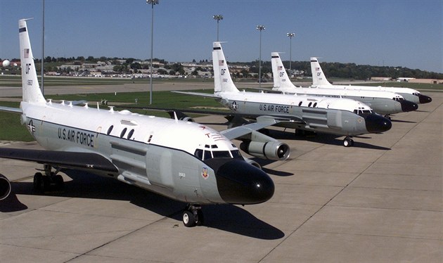 Kde operuje průzkumný letoun RC-135, tam se nejspíš bude psát historie