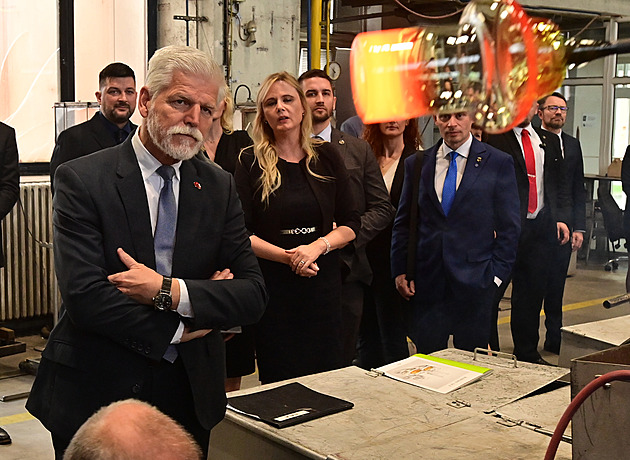 Prezident dostal v Moseru unikátní vázu s rytinou lva, zavítal i do Pramenů