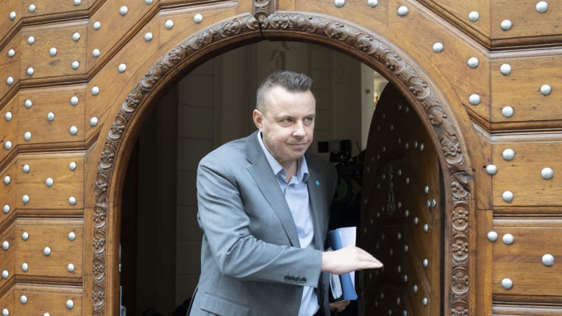 Jasné porušení zákona, řekl Rajchl k Oganesjanovi. Pravost intimních nahrávek odmítl potvrdit