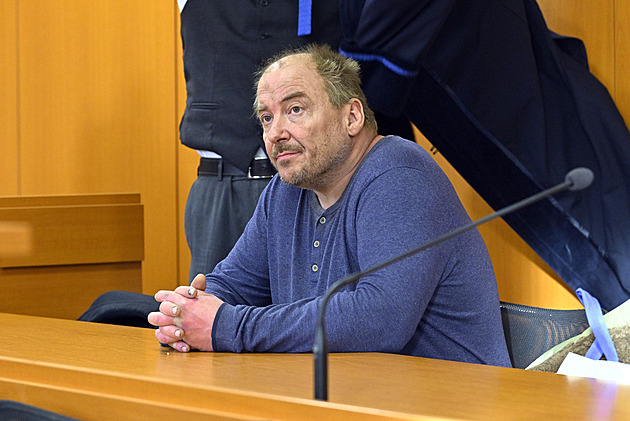 Advokát dostal za pobodání souseda dýkou 13,5 roku. Tvrdí, že se bránil