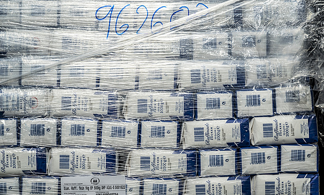 Potravináři se obávají zákazu plastových obalů. Bez fólie zboží nezabalí