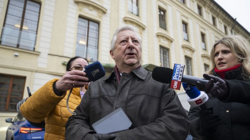 Zůna se vyhnul otázkám na vojenskou pomoc Ukrajině. Muniční iniciativu chce prověřit