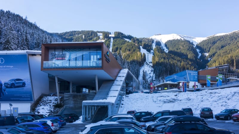 Další neštěstí na sjezdovce: Muž v Rakousku po srážce zemřel, 14letý chlapec ujel