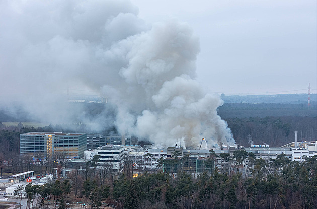 Německou laboratoř s urychlovačem částic zachvátil rozsáhlý požár