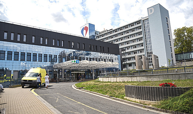 Pochybné implantace defibrilátorů? Policie plete lékařské pojmy, brání se nemocnice