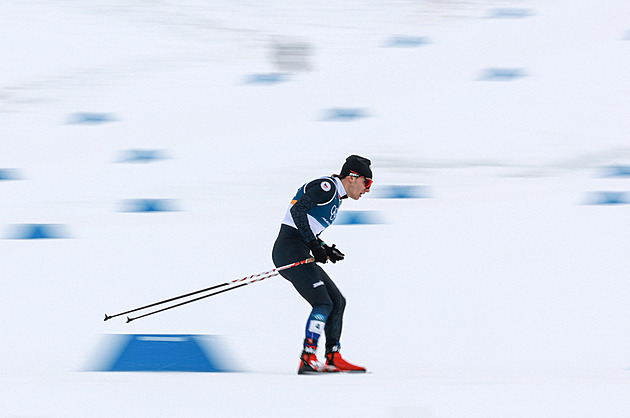 Běžec Tuž dojel ve sprintu na pátém místě. Zlato získal suverénní Klaebo
