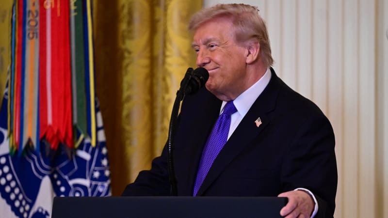 Trump: Írán by mohl raketami zasáhnout Evropu i USA. Ignorovali naše varování, útoky pokračují