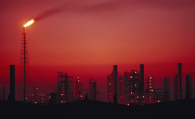 Cena ropy a plynu kvůli konfliktu v Íránu dál roste, tankery se oblasti vyhýbají