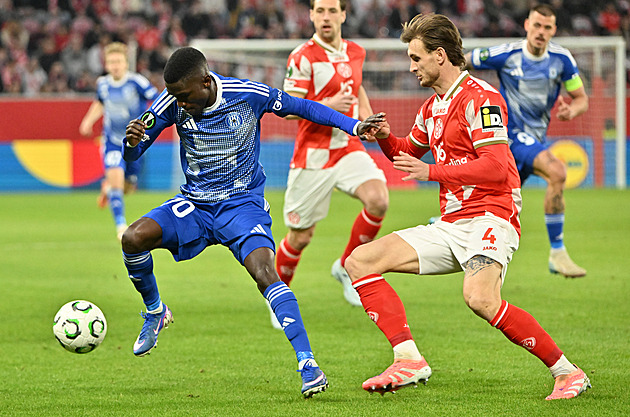 ONLINE: Mohuč - Sigma 1:0, minutu po změně stran se hlavou trefuje Posch