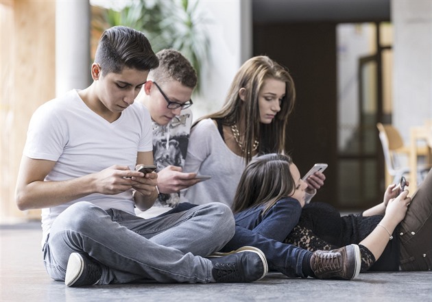 Investiční znalosti Čechů klesají. Nejohroženější jsou mladí, vyplynulo z testů