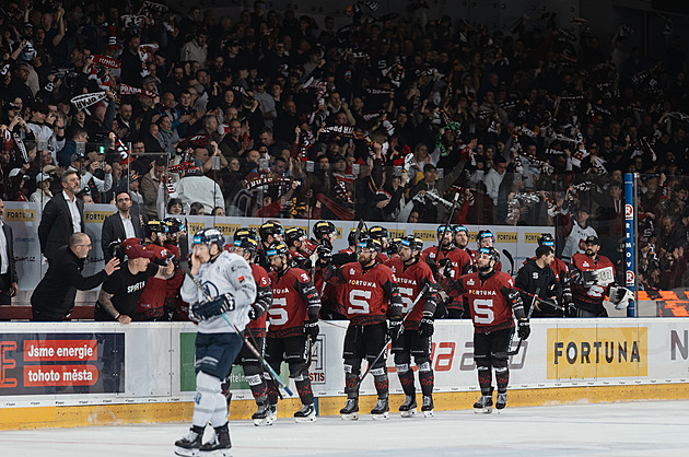 Sparta - Plzeň 4:2. Hostům selhala obrana, Pražané si v Holešovicích vynutili 7. zápas