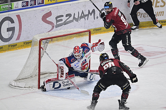 ONLINE: Sparta se opět ujímá vedení s Dynamem. Vary vedou s Třincem o dva góly