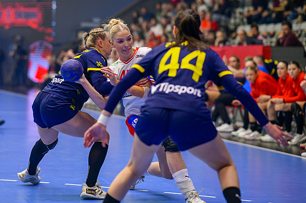 České házenkářky se favoritkám z Dánska vyrovnaly až po půli, vynikla Desortová