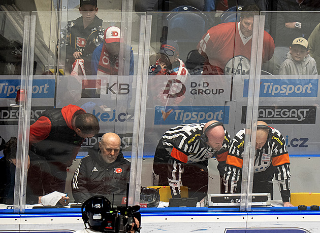ONLINE: Pardubice - Sparta 1:0. Domácí vedou, druhý gól zhatila trenérská výzva