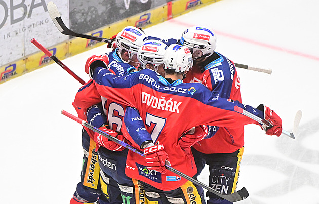 ONLINE: Pardubice - Třinec 3:2. Domácí otáčí zápas, Smejkalův gól platí