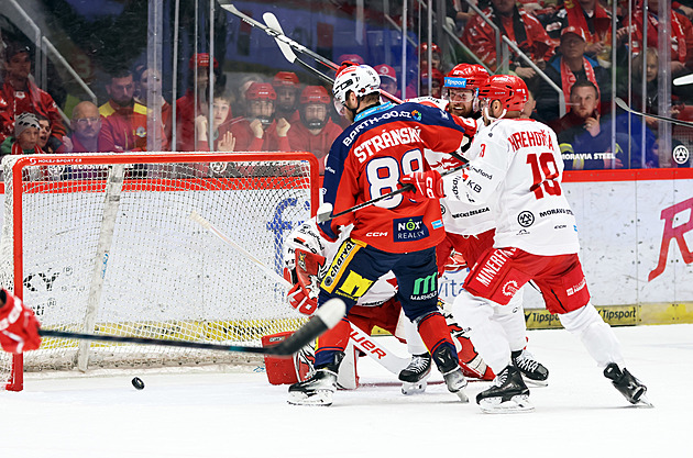 ONLINE: Třinec - Pardubice 2:4. Domácí využívají přesilovku, snižuje Hudáček