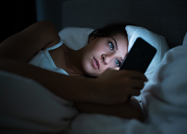 Třetina Čechů nakupuje online v noci. Někdy dokonce i z WC, ukázal průzkum