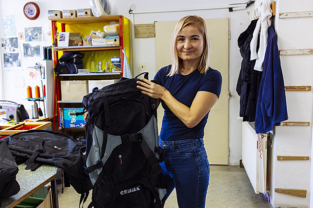 Kultovní výbava horalů. České batohy vyrábějí ručně, inovovat nepotřebují