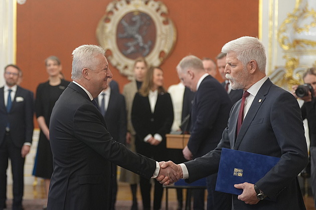 Zůna má čtyři adepty na nového náčelníka generálního štábu, probere je s Pavlem