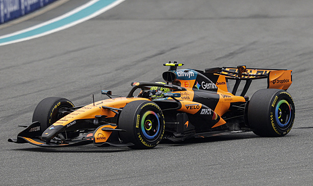 F1 ONLINE: V Miami se do vedení vrací Antonelli, Verstappen je po chybě zpět