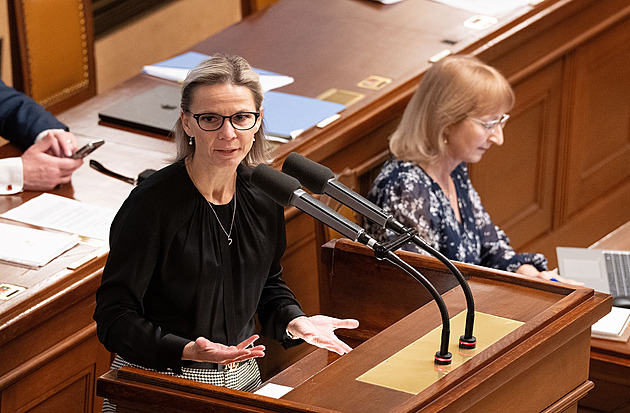 Poslanci projednávají novelu stavebního zákona, odklad využívání geoportálu