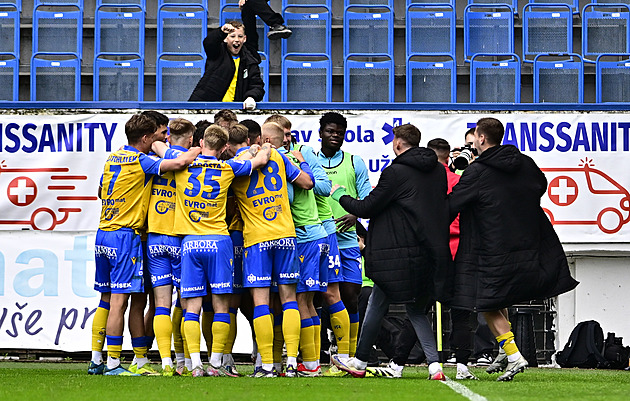 Teplice - Dukla 2:0, dvě vyloučení a prohra, hosté možnost odvrátit sestup nevyužili