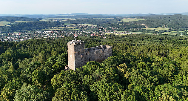 Hrad Radyně dostane střechu, architekti zatím její podobu přísně tají