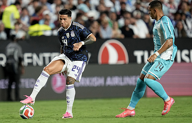 Argentina bez Messiho porazila Honduras, Brazílie si poradila s Egyptem