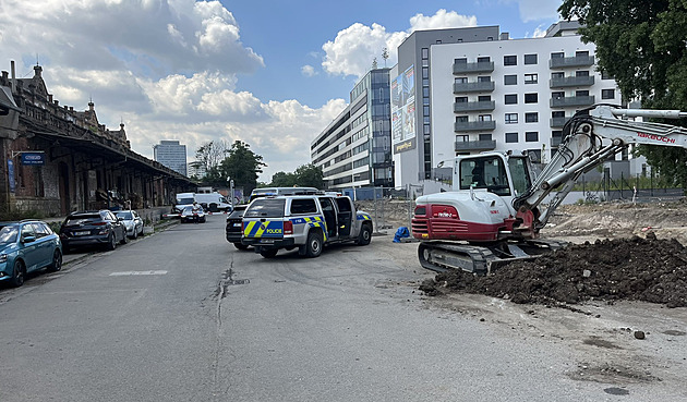 Dělníci objevili u nádraží v Brně patrně leteckou pumu, policie evakuuje okolí