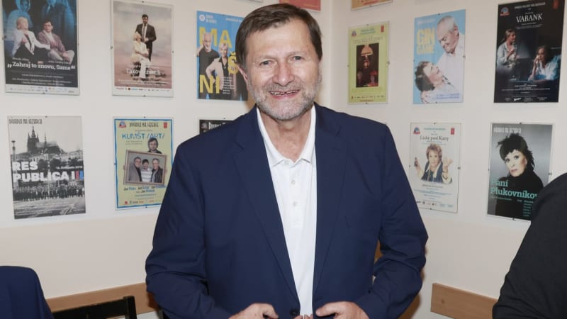 Hrušínský: Na summit NATO má jet Pavel, Babiš a Macinka nejsou odborníci. Putina snad čeká Haag